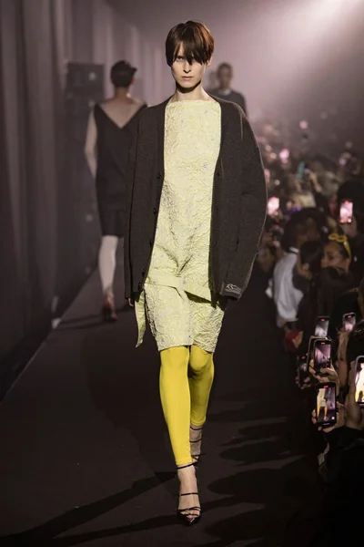 Look 14